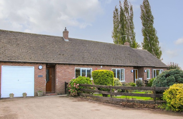 GREENACRES, pet friendly, with a garden in Woofferton