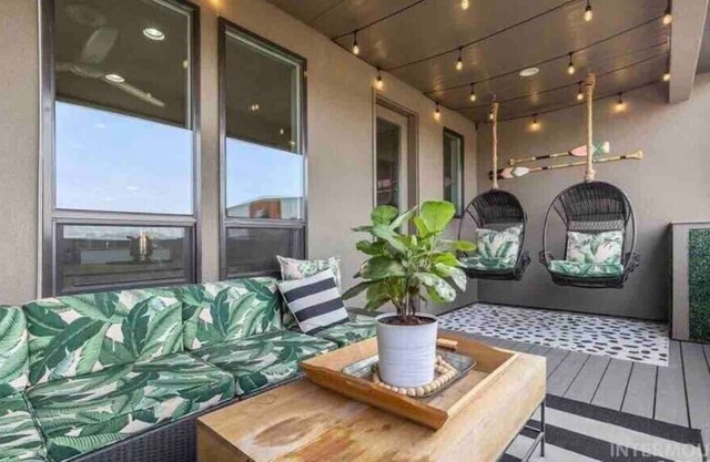 Greenbelt getaway! Balcony-Beautiful new SE Boise