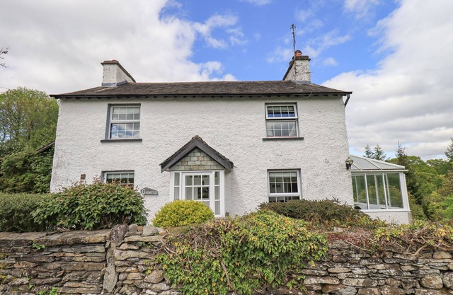 GREENSTYLES, pet friendly, with open fire in Bowness-On-Windermere