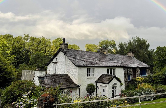 GREENTHORN, pet friendly, character holiday cottage in Cartmel Fell