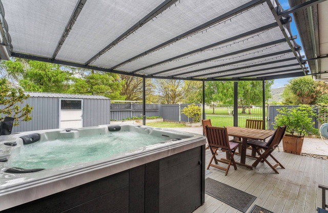 Greenways Escape - Cromwell Holiday Home