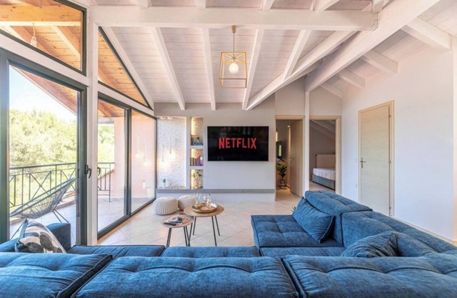 Gregory's loft (100 meters from the beach)