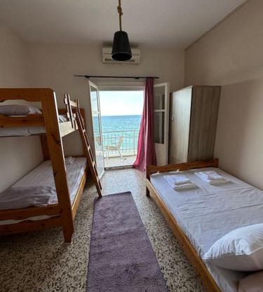 Grekou Farmhouse in the waves