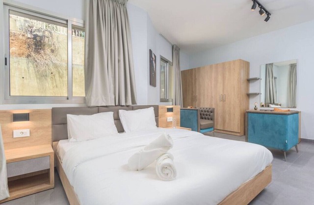 Grey 305: Modern 2-Bedroom Apartment in Awkar