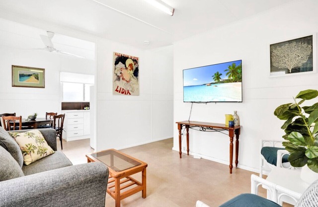 Grey Whale Anchor Inn- Affordable & Cosy Stay Near the Great Barrier Reef – Perfect for Explorers!