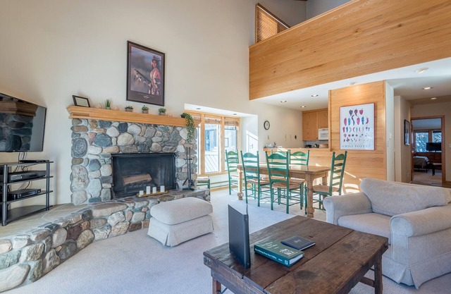 Greyhawk Condo 09 - Mountain Getaway in Warm Springs