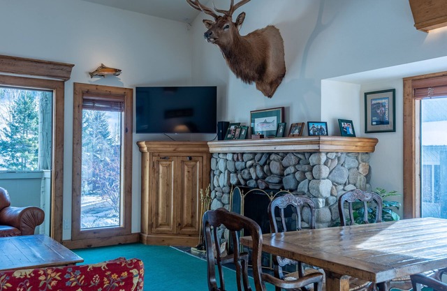 Greyhawk Condo 10 - Short walk to the Lifts and Pool Access