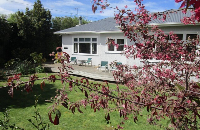 Greytown Cottage, Fast Fibre, SkyTV, all Linen and Cleaning fee included.