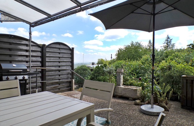 Grill, Überdachte Terrasse, Sonnenschirm, 2 Einzelbetten, 2xtv, Küche, Ww-knoten