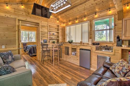 Grill, Fire Pit Pet-Friendly Lakeside Cottage!
