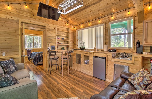Grill, Fire Pit: Pet-Friendly Lakeside Cottage!