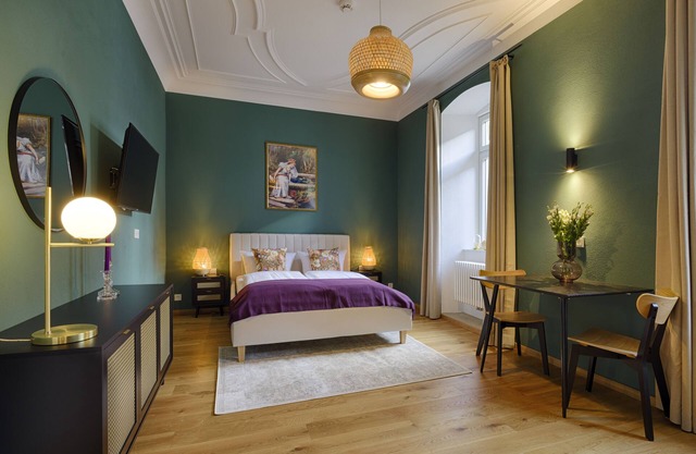 Grimm's Schlossapartments - Frog King