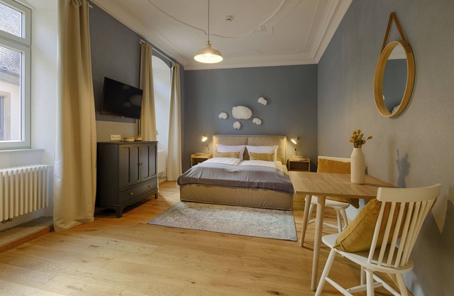 Grimm's Schlossapartments - Frau Holle