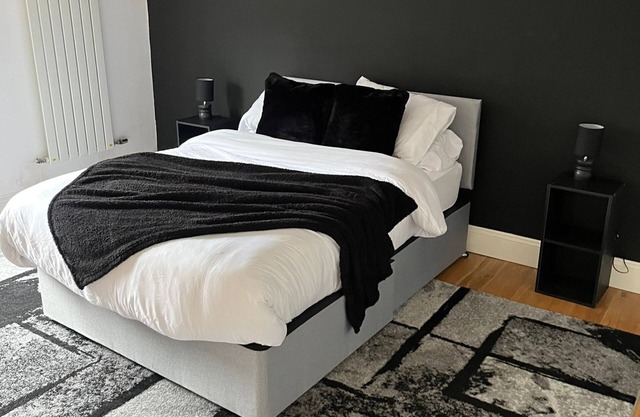 Grimsby Central Luxury 2 Beds, Sleeps 5 Flat 3