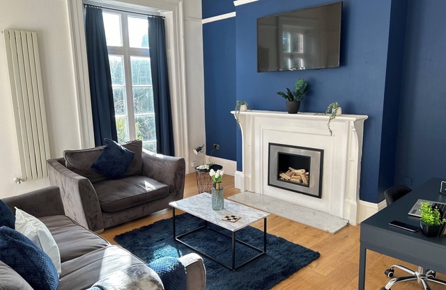 Grimsby Central Luxury 2 Bedrooms, Sleeps 3 Flat 2