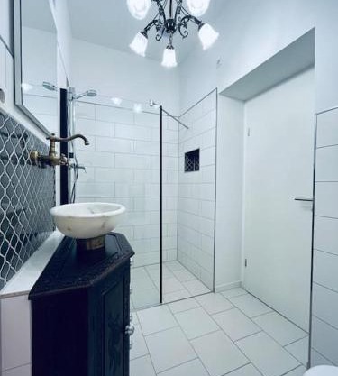 Große 80qm Wohnung mit mehreren Zimmern