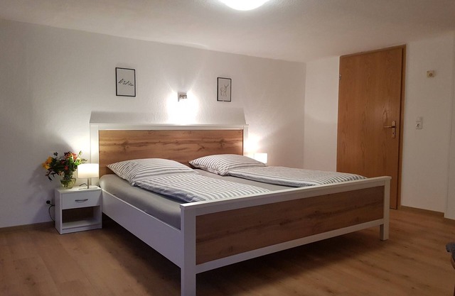 Große 90qm Ferienwohnung mit Balkon, kostenfreies Parken und WLAN