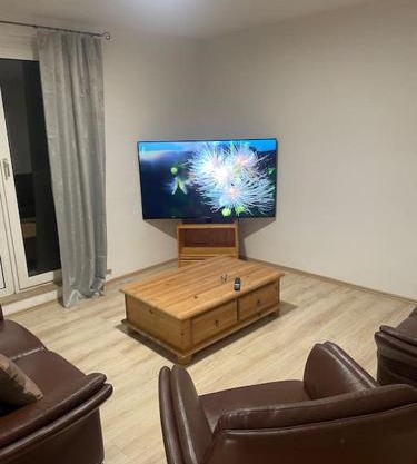 Große Apartment mit kostenlosen Parkplätze AVD 2