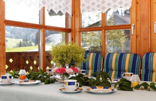 Große Ferienwohnung (90qm) mit Balkon und Wintergarten