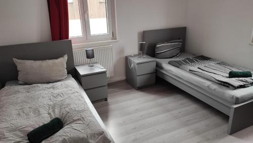 Große Monteurwohnung bei Würzburg bis 10 Personen mit Parkplätzen und WLAN und Grill mit 5 Schlafzimmern