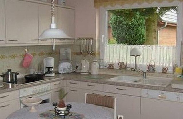 Große Wohnung im Erdgeschoss, 3 Schlafräume - Späth, Irene