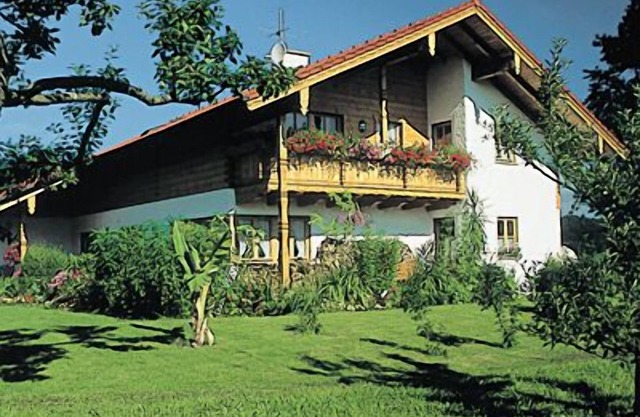 Großzügige Ferienwohnung mit Balkon