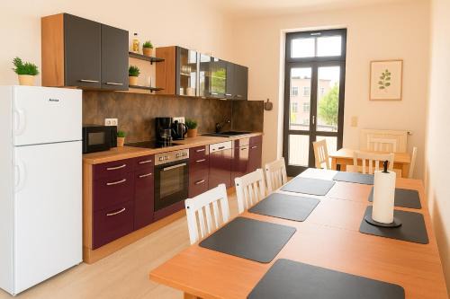 Großzügige Ferienwohnung mit Balkon 2 Parkplätze Badewanne