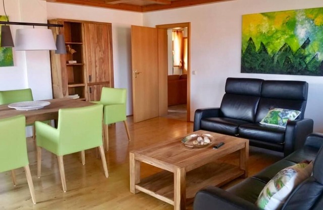 Großzügige FeWo mit Balkon für bis zu 6 Personen
