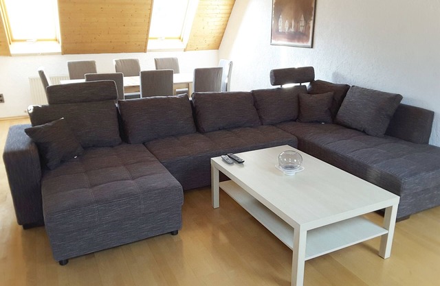 Großzügige Helle Ferienwohnung mit 4 Schlafzimmern