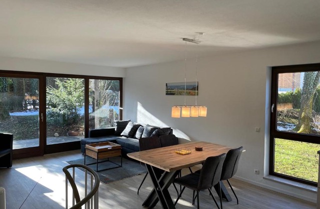 Großzügiges Domizil, 90qm, mit Terrasse, Garten, Infrarotkabine und Garage