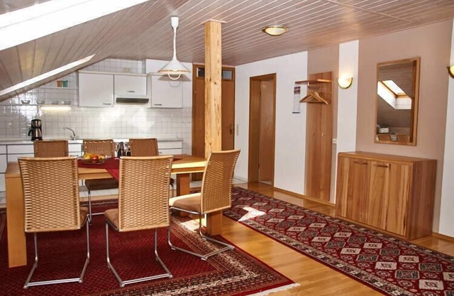 Großzügige Ferienwohnung mit Dachterrasse und Garten