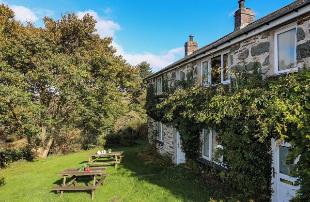 GROES NEWYDD, pet friendly, with open fire in Llandecwyn