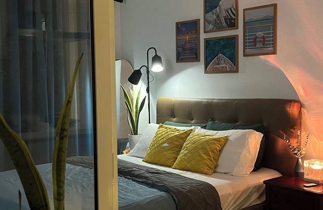 Ground 1-BR in Azure Residences w Nintendo Switch, Queen Bed and WiFi