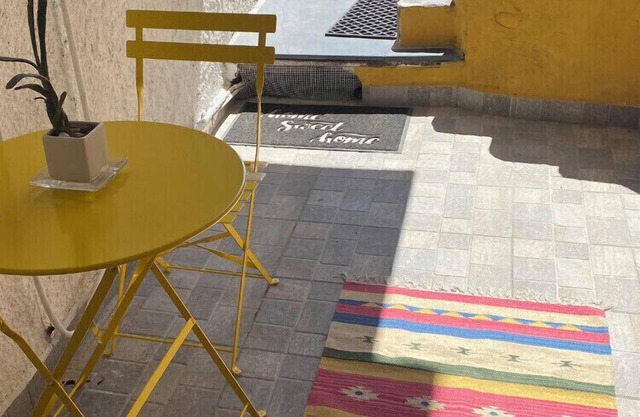 ground floor-1st line on the sea-in the town center-convenient to all services