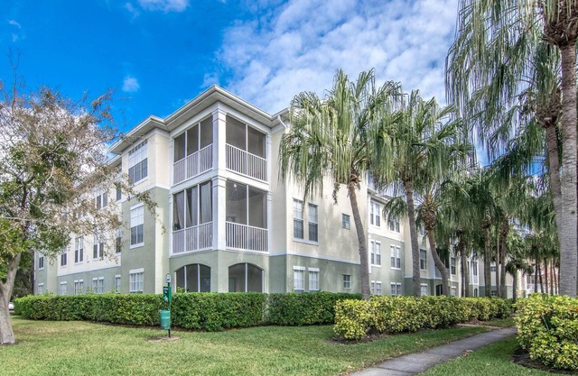 Ground Floor - 2 bedroom 2 bath in Tampa, FL
