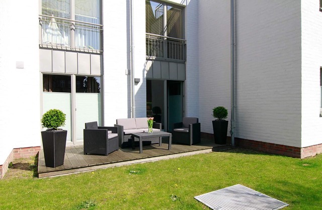 Ground floor 3-room apartment with terrace. Close to the city and the beach.