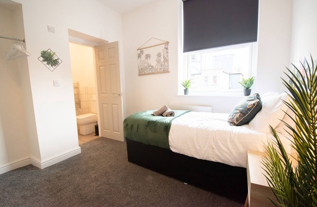 Ground Floor 4 Bedroom Apartment Walkden