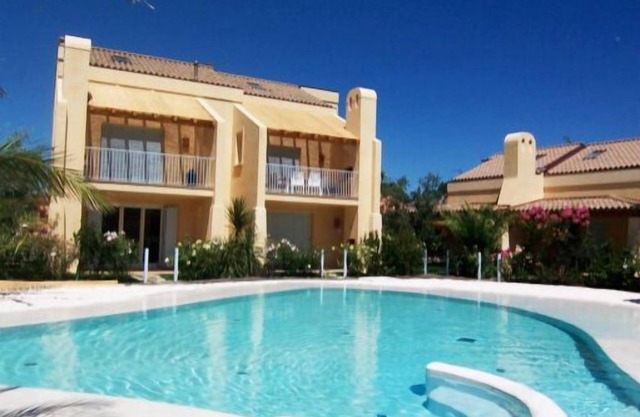 Ground floor apartment in Residence with swimming pool a few steps from the sea