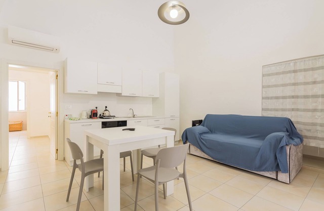 GROUND FLOOR APARTMENT 30 MT FROM THE CENTER