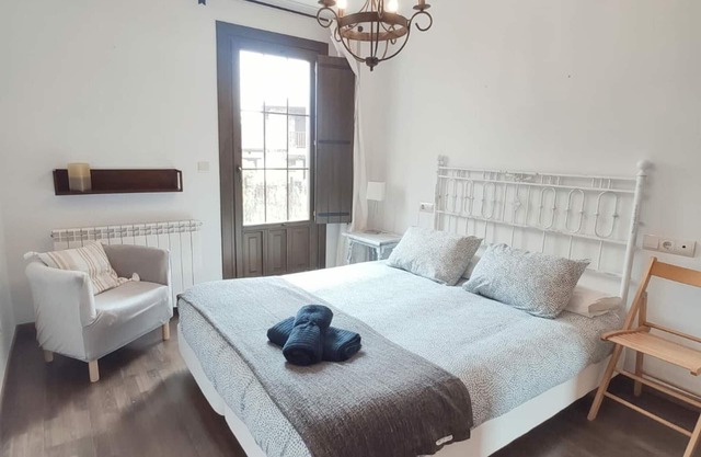 Ground Floor Apartment with Garden, 2 Bedrooms and 2 Bathrooms, Fully Equipped Kitchen