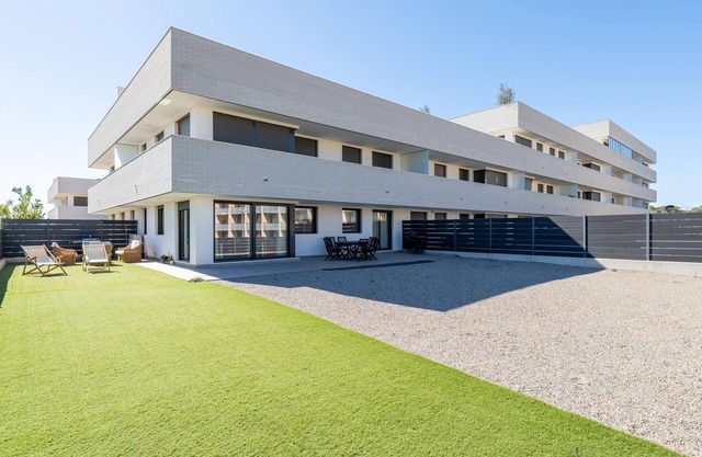 Ground floor with barbecue 1min beach