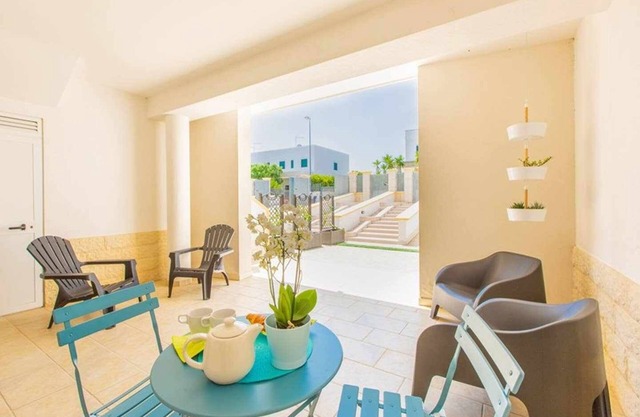Ground floor - Garden- sandy beach 400m away - 2 verandas - outdoor shower