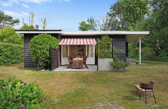 Ground-floor holiday home in De Prinsenhof park, within walking distance of the beach and dunes.