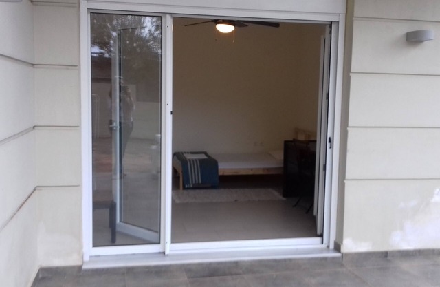 Ground floor independent apartment, 120 sqm, in a quiet neighborhood.