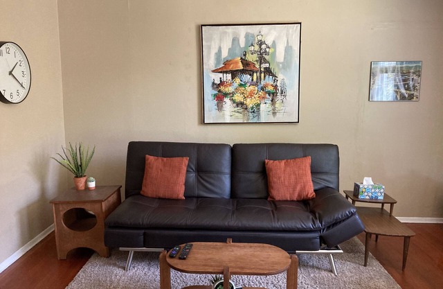 Ground Floor Private Apartment Near Manito Park, Downtown, and Sacred Heart
