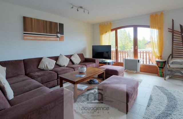 Ground floor: Terrace with table and chairs, hall with a big closet, bathroom with shower and WC, fu