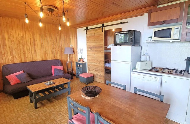 Ground Floor Chalet with Garden - Near Ski/Hiking/Shops - Sleeps 4