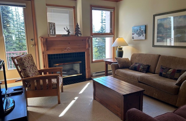 Ground Level 2 bed/2 bath condo with laundry, BBQ, pet-friendly, ski-in and out.