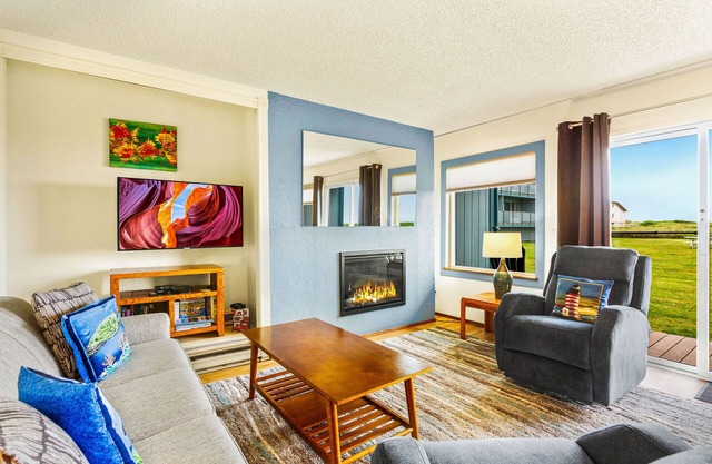 Ground Level Condo Right on the Pacific Ocean