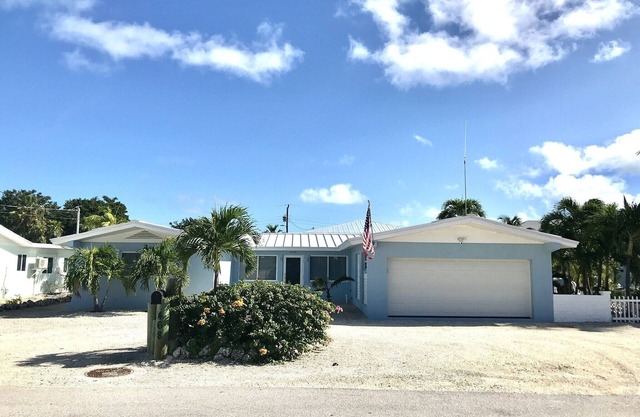 Ground level house with pool and canal to ocean